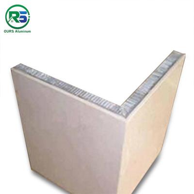 China Techo de aluminio modificado para requisitos particulares del panal de los paneles de pared del panal de la forma del ángulo 15-20 años de garantía en venta