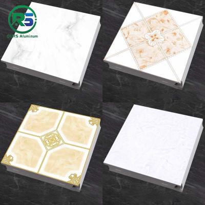 China Specular Color Art Clip In Metal Ceiling Panel Hotel Home Decoration Building Material for sale