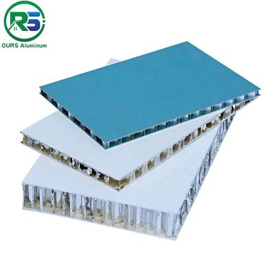 Chine Panneaux de mur en aluminium de revêtement extérieurs de grain de marbre de PVDF pour des balcons d'aéroports à vendre