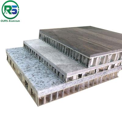 中国 10mm Aluminum Honeycomb Panel Wood Grain Acoustic Filling Wooden Panel 800*800*2.0MM 販売のため