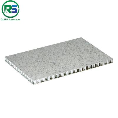 中国 10mm Aluminum Honeycomb Panel Wood Grain Acoustic Filling Wooden Panel 4x8 販売のため