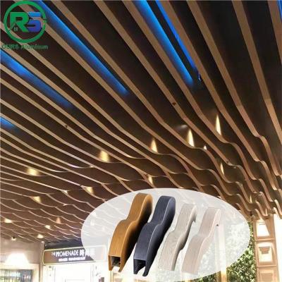 China Environmental Friendly Linear Suspended Metal Ceiling 0.9mm White Aluminum Ceiling à venda