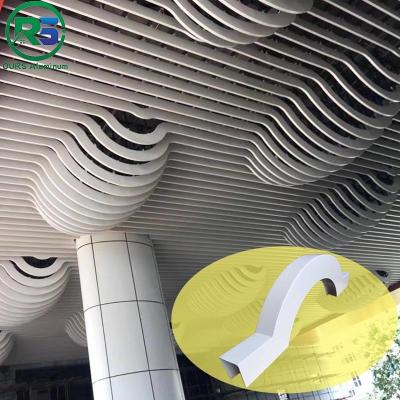 Китай Экологически чистый линейный металлический потолок 0,9 мм Белый алюминиевый потолок продается