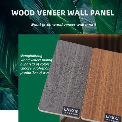China Los paneles de pared decorativos del tablero de yeso del PVC del grano 1220m m de madera plana de la prueba impermeable y del moho en venta