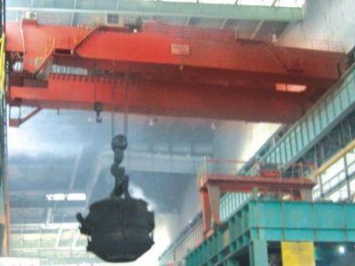 China ponte Crane With Metal Ladle Casting do feixe do dobro de 20t 25t 50t 60t 80t à venda