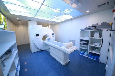 中国 1.2 × 2.1M RF シールド MRI 部屋 シールド 材料 0.6 × 0.6m 孔付きプレート 販売のため