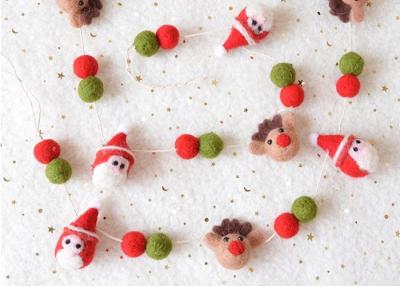 China Teste padrão feito sob encomenda dos alces do Natal das bolas de feltro do Natal da cor com corda branca do algodão à venda