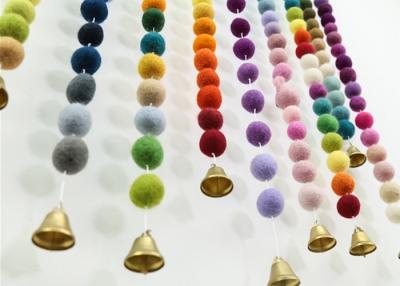China 70 colores que cuelgan la artesanía del fieltro para el dormitorio móvil del bebé del pesebre del cuarto de niños en venta