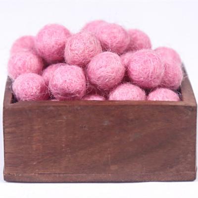 China 1.5cm Felt Handicraft Natural Wool Balls For Home Decor for sale