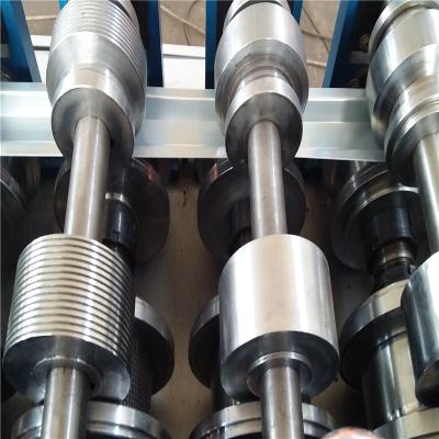 China Precision Roll Forming Machine With 15-20 Roller Stations Hydraulic Cutting 45# Steel Rollers en venta