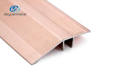 Chine Le plancher en aluminium d'alliage d'équilibre de bord de plancher d'ODM a tuyauté le protecteur faisant le coin en métal de réducteur de rampe à vendre