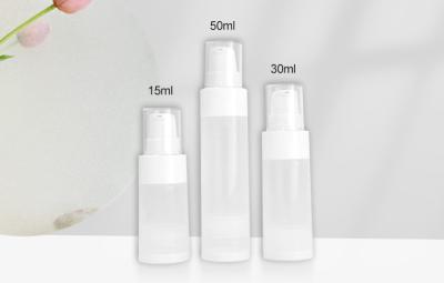 China 15 ml 30 ml luchtloze huidverzorgingsfles Verpakking Halve transparante lege huidverzorgingscontainers Te koop