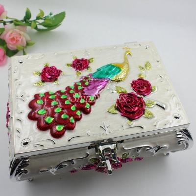 China Shinny Gifts European Princess Metal Jewelry Box Medium Zinc Alloy Embossed Rose Pattern for sale