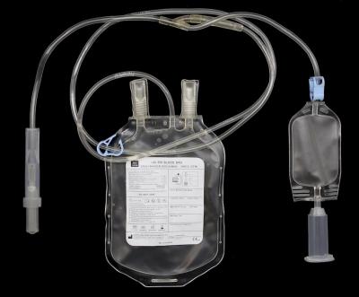 China La tubería estéril de la sangre del hospital fijó el solo bolso disponible de la sangre del PVC 250ml en venta