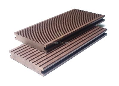 中国 固体屋外の140x25mm木プラスチック合成のDecking板140x25床のDecking 販売のため