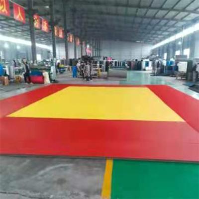 中国 1.5mの1.8m広い個々の体育館の床のマットXPEはマットムッタヒダ マジュリス・エ・アマルのボクシングのための泡立つ 販売のため