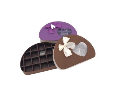China Meia caixa redonda bonita do chocolate com as curvas da fita e a janela clara, roxas à venda