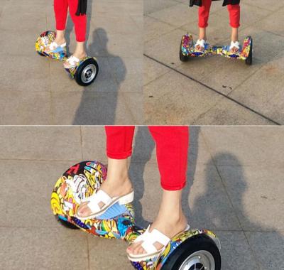 China Deriva elegante del monopatín de la rueda del hoverboard eléctrico derecho eléctrico de la vespa de 2 ruedas airboar en venta