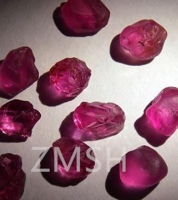 China Rojo caliente FL Grado de laboratorio Creado zafiro gemas crudas con dureza de Mohs 9 Diamante en venta