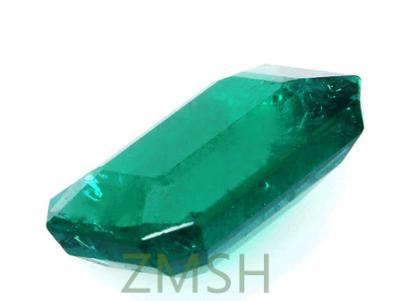 China Emerald Green Sapphire Raw Gemstone Crafted By Lab For Exquisite Jewelry en venta