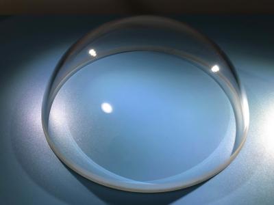 China Hemisphären-Saphir-Kristall-Haube optisches 150mm 76mm 50mm poliert besonders angefertigt zu verkaufen