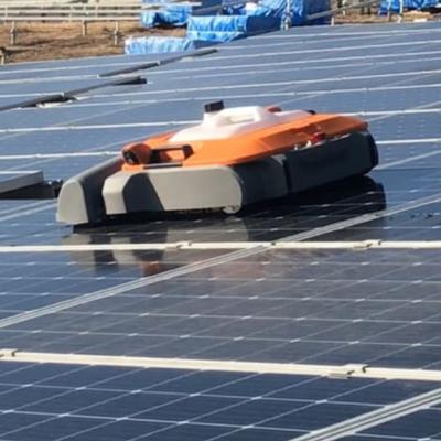 China Robot de limpieza de paneles solares de 300-350 M2 / H 5H para máxima eficiencia OEM ODM en venta