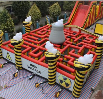 China Inflatable popular customized sport game outdoor inflatable haunted house laser maze à venda