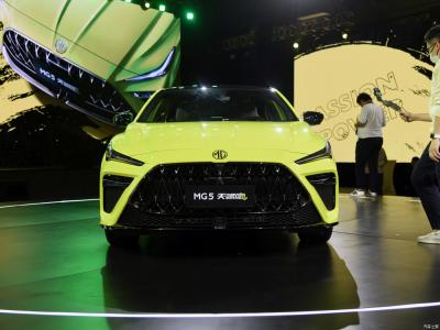 China Carro do elevado desempenho dos assentos 200km das portas 5 do carro com porta traseira 1.5T 4 da gasolina do sedan MG5 do esporte à venda
