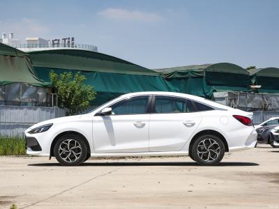 China Venda em quente 2023 MG5 1.5L 180DVVT 5 lugares 4 portas Automático Sedan Branco/amarelo Veículo a gasolina Versão Deluxe à venda