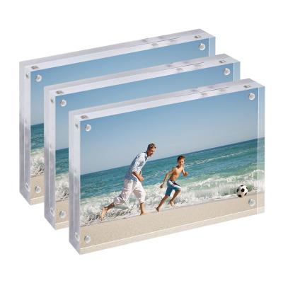 Chine Cadre photo à double table de côté 10x15x2cm Cadre photo acrylique magnétique à vendre