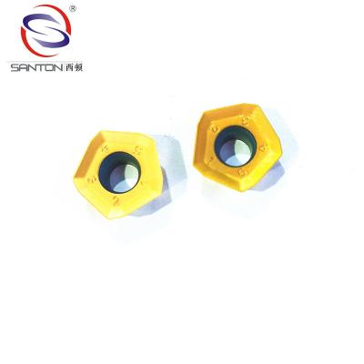 中国 92.5HRA高い供給の製粉の挿入物黄色く外的な回転用具 販売のため