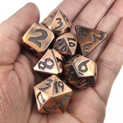 China Lightweight Manual Polyhedral Grinding Hand Pouring Durable Dice Set Sturdy Dice Set à venda