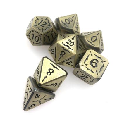 China Antiwear Exquisite Carving Core Dice Polyhedron Ancient Bronze Metal Dice Set for sale