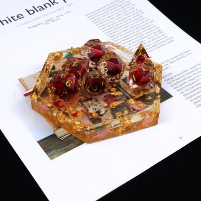 Китай Pomegranate liquid natural resin multi -faceted tablet game dice set dnd dice продается