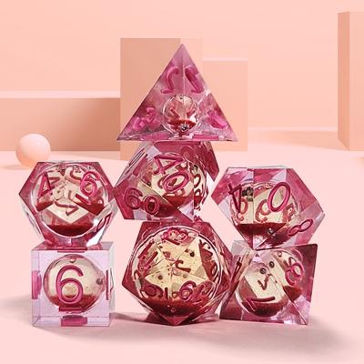 China Flowing Sand Rouge Red Crystal Resin Polyhedral Dice For Lucky Activities à venda