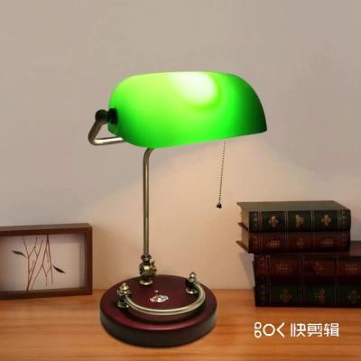 China European Classical Bank Desk Lamp Office Bedroom Beside Table Lights Vintage Green Glass Shade Decorative Retro Table Lamp for sale