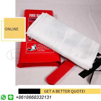 China BS EN 1869 Heat Insulation 100% Fiberglass Safety Fire Blanket For Gas Station for sale
