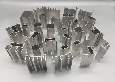 China La protuberancia de aluminio industrial perfila la capa del polvo sacó aluminio estructural en venta