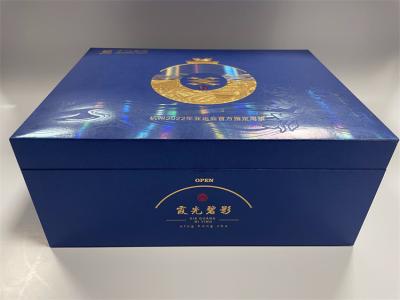 China Caja de regalo azul de papel MDF Caja magnética de embalaje para cosméticos en venta