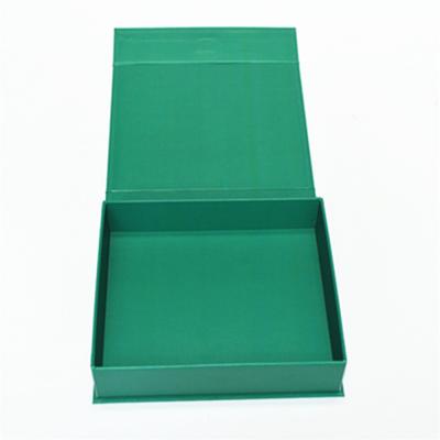 China Empty Lining Cardboard Gift Packaging Boxes Green Custom Magnetic Box Packaging for sale