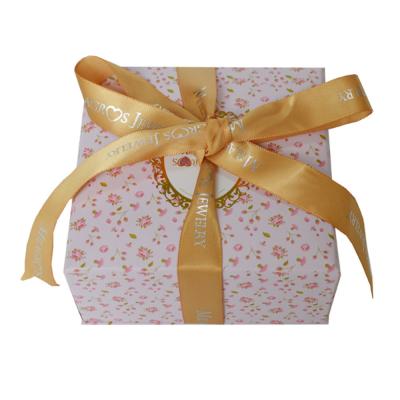 China Cuadrado de cuero Mini Cardboard del joyero del rosa del regalo del collar en venta