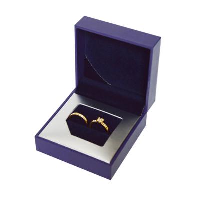 Chine Aileron ouvert d'insertion de velours de boîte à bijoux de Ring And Earring Purple Leather à vendre