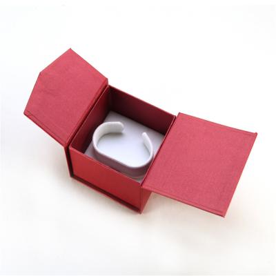 China Espuma o cartão pequeno Ring Boxes de Pantone da aleta aberta da guarda-joias da porta dobro da inserção à venda