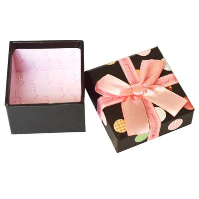 China Christmas Paper Gift Packaging Box 6*6*6CM PMS Printing With Ribbon for sale