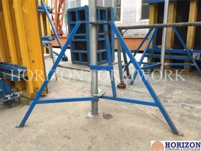 中国 取り外し可能な平板の型枠の構造の折る三脚Q235の鋼管材料 販売のため