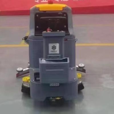 China Electric Ride On Floor Cleaner Scrubber Machine 70L tank for sale