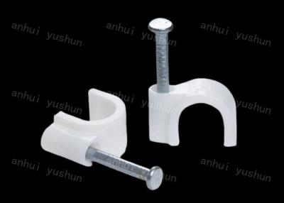 中国 10mm Plastic Cable Clips Easy To Install Nail Type 4mm-25mm White Plastic Circle Cable Clip With Nail 販売のため