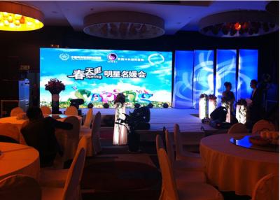 China Programmierbare kleine Neigung LED 9600K 3000Hz P2 zeigen in hohem Grade justierbares an zu verkaufen