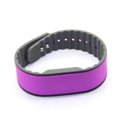 China Cheap 125KHZ LF Adjustable RFID Silicone Wristbands For Medtech And Healthcare for sale