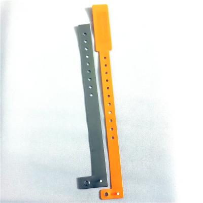 China One Time Single Used RFID PVC Wristband With 125KHZ TK4100 Chip for sale